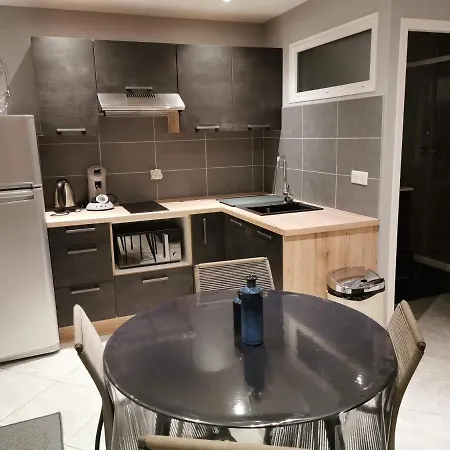 A L Instant Present Apartment