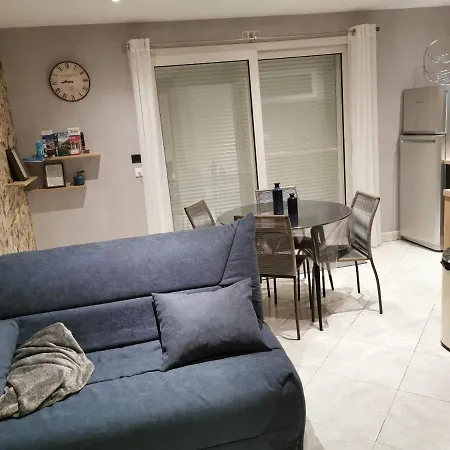 A L Instant Present Apartment